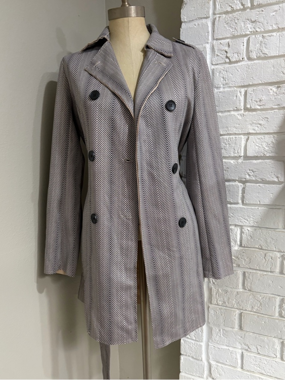 Solitare Double-Breasted Herringbone Trench Coat - Gray - Picture 3 of 7